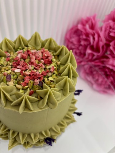 Tort PISTACJA & MATCHA & TRUSKAWKA_2.jpeg